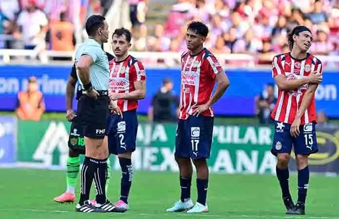 Chivas mal, y lo poco rescatable es la ´Hormiga´ González