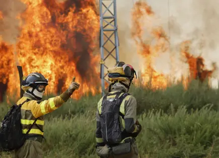 España despliega 500 soldados para combatir incendios forestales en medio de ola de calor