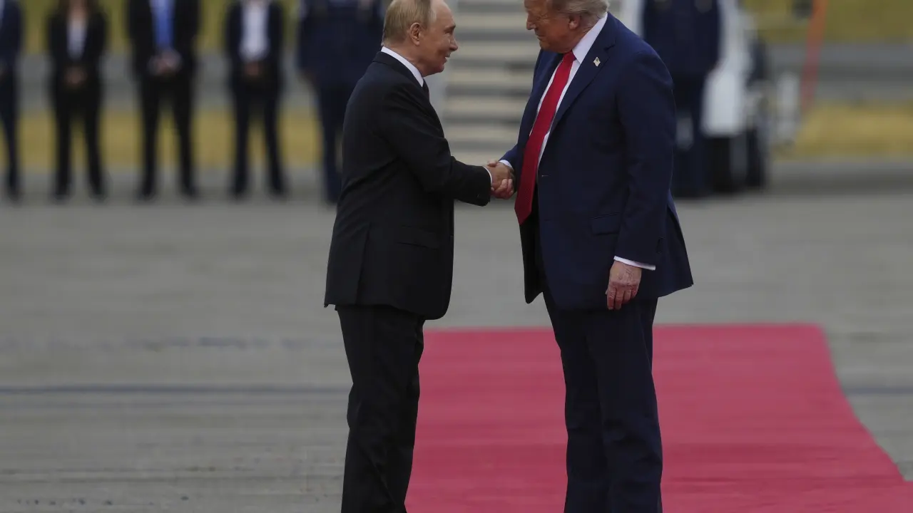 Hallan documentos reveladores sobre la cumbre entre Trump y Putin en Alaska