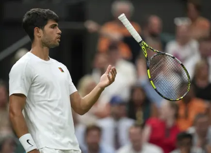 Carlos Alcaraz se corona en el Abierto de Cincinnati tras retiro de Jannik Sinner