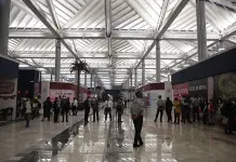 Sheinbaum celebra llegada al AIFA de tercer avión para Mexicana