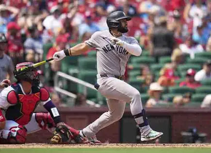 Yankees barren a Cardenales