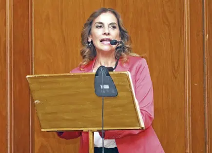 Beatriz Gutiérrez niega que se irá a vivir a España