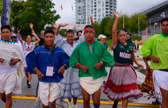 Deportistas rarámuris de México dominan en los Juegos Maestros Indígenas 2025 en Canadá