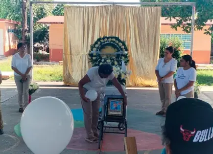 Elioth va por última vez a la escuela