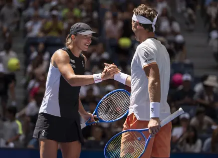 Iga Swiatek y Casper Ruud avanzan en dobles mixtos del US Open tras ganar en Cincinnati
