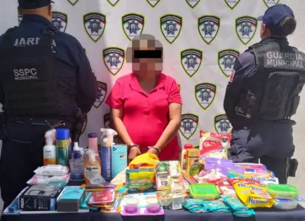 Sorprenden a mujer robando mercancía en Bodega Aurrera