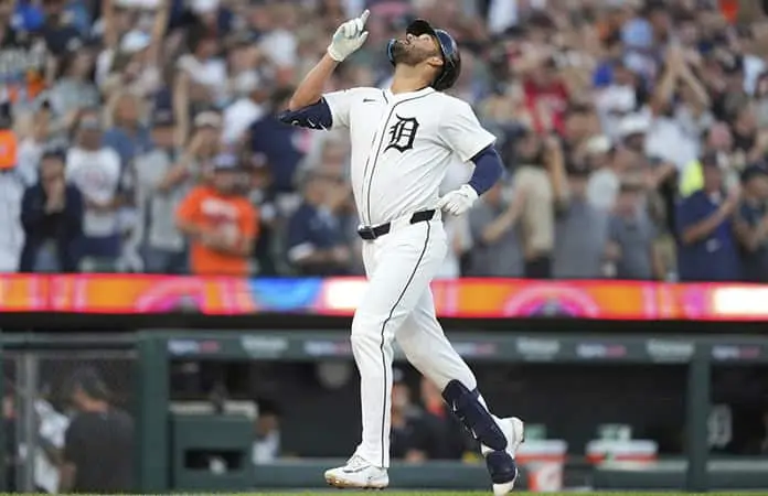 Tigres apalean a los Astros