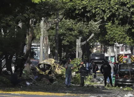 Atacan helicóptero de policía en Colombia; hay 8 muertos