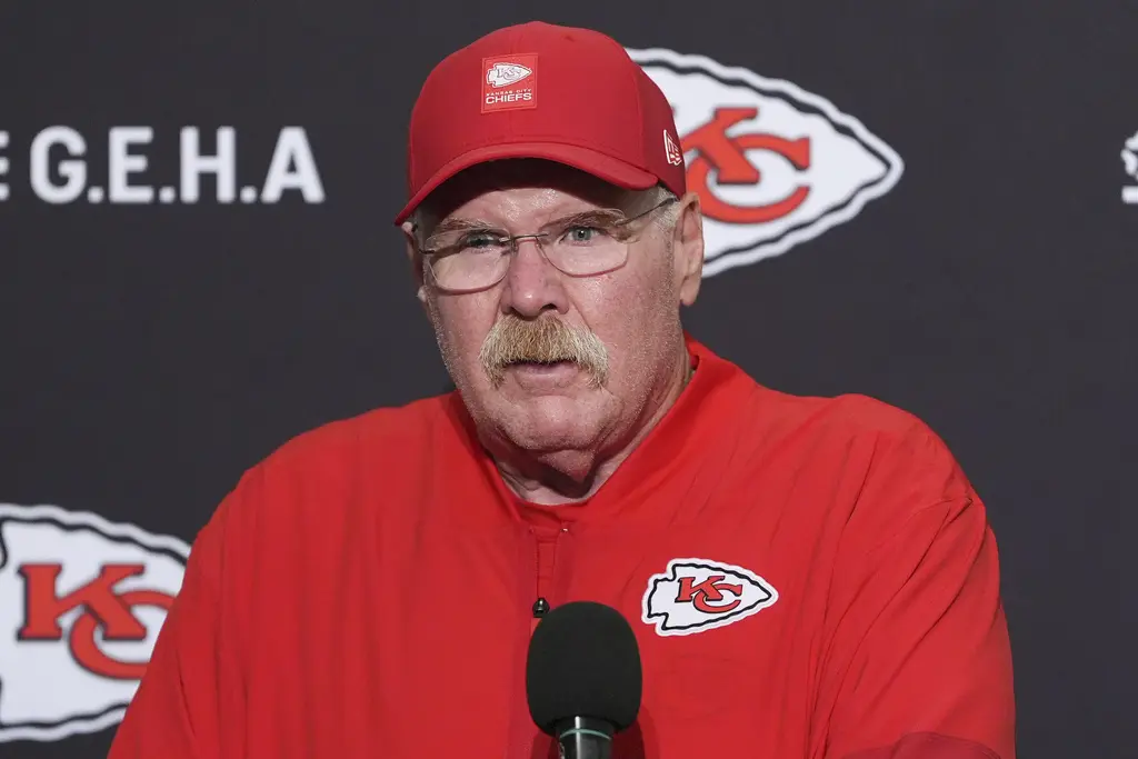 Disparan bala en oficina de Andy Reid, entrenador de los Chiefs mientras estaba allí