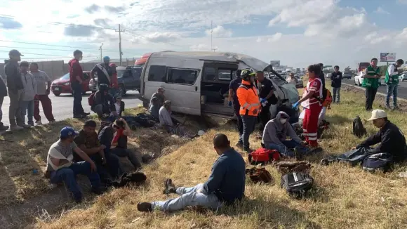 Lesionados, 11 trabajadores en choque sobre la 57