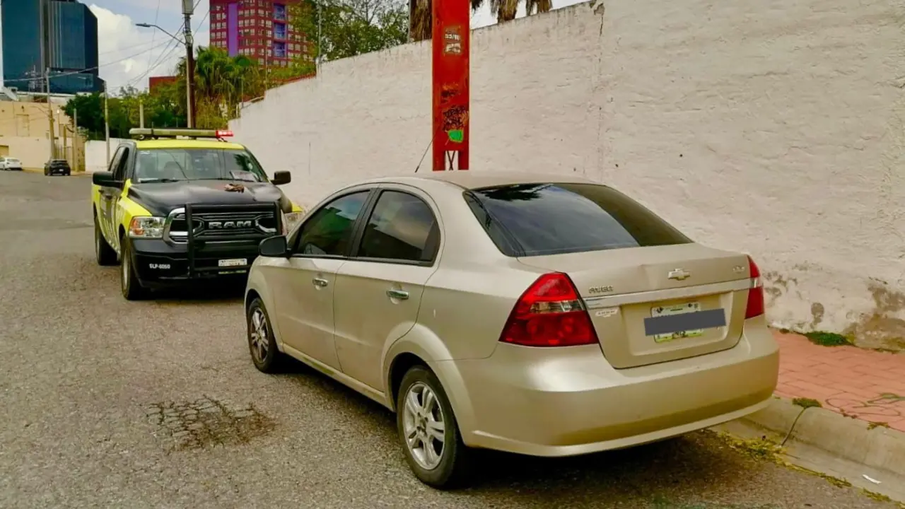 Recuperan auto robado con violencia en Lomas