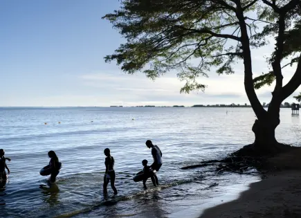 Uganda firma acuerdo con EE.UU. para deportación de migrantes