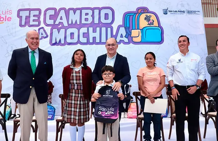 Alcalde arranca entrega de 30 mil mochilas y útiles