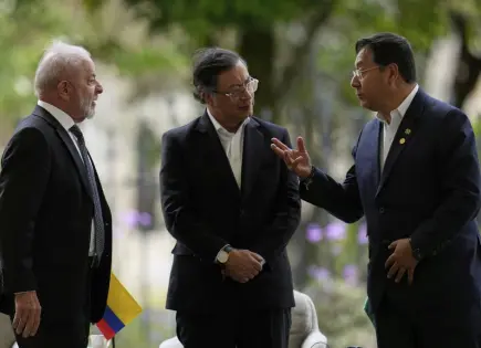 Altos funcionarios acuerdan proteger la selva amazónica en reunión histórica en Colombia