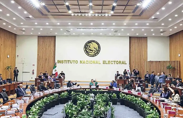 El INE exonera a Pío López O.