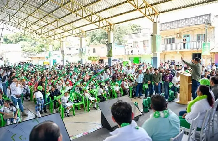 Gallardo inaugura obras y entrega útiles escolares