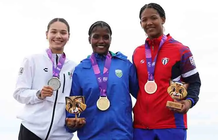Nicol Guzmán logra plata en el canotaje