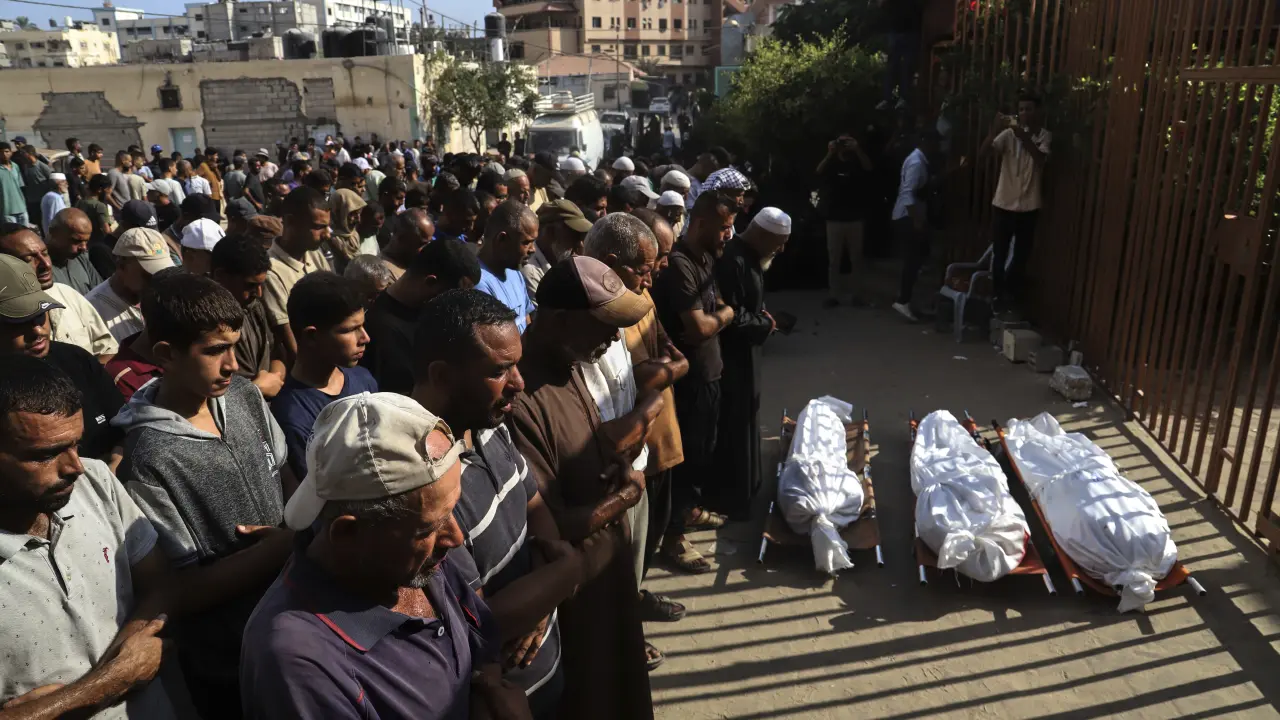 Ataques israelíes en Gaza dejan al menos 33 muertos