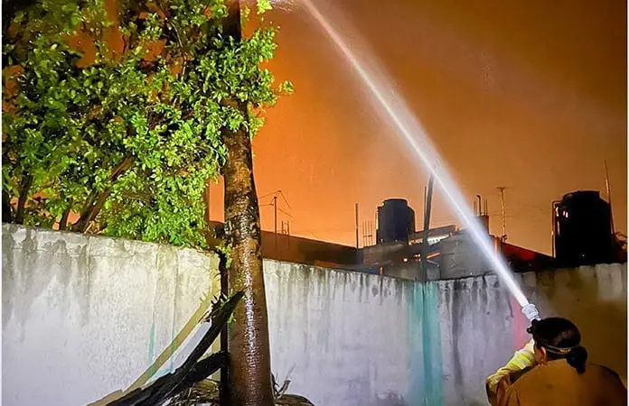 Celebran Bomberos su día trabajando