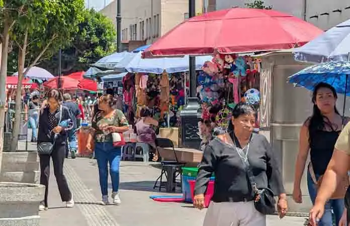 Informales ganan terreno al comercio