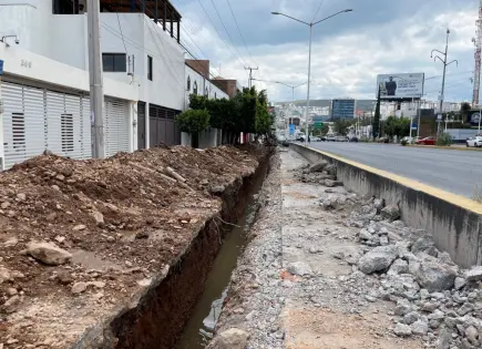 Interapas atienden fuga de la calle Volcán Tacaña