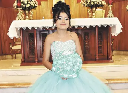 CELEBRA SUS XV años