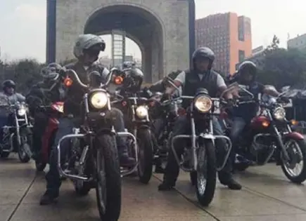Legisladores va por regulación para cascos de motociclistas
