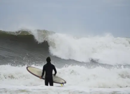 Reapertura de playas tras paso de huracán Erin