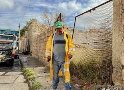 Sanitizan calles del municipio