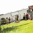 Vuelca en NY autobús con turistas; 5 muertos