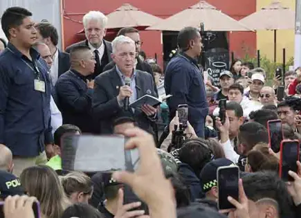 Á. Uribe homenajea a Turbay