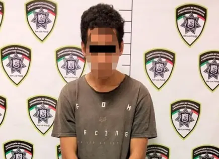 Con dos cuchillos, sorprenden a vándalo