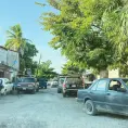 Exigen colonos reubicar a vendedor de autopartes