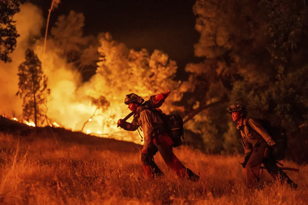 Incendios forestales se expanden en Oregon y California amenazando hogares