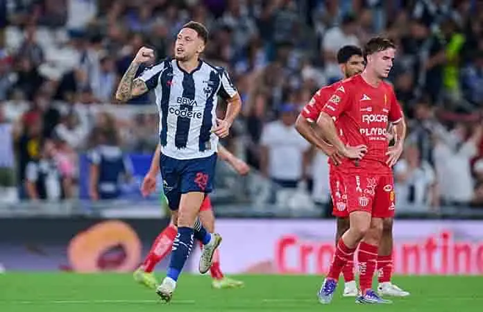 Monterrey golea en casa a Necaxa