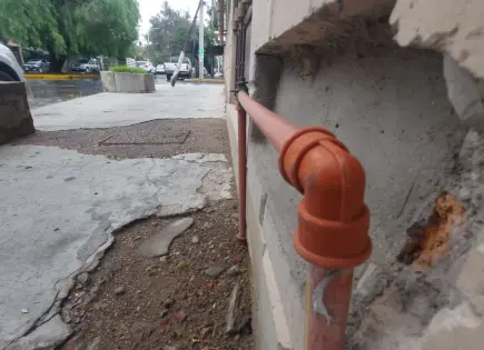 Denuncian agua sucia en colonia Universitaria; Interapas lo niega