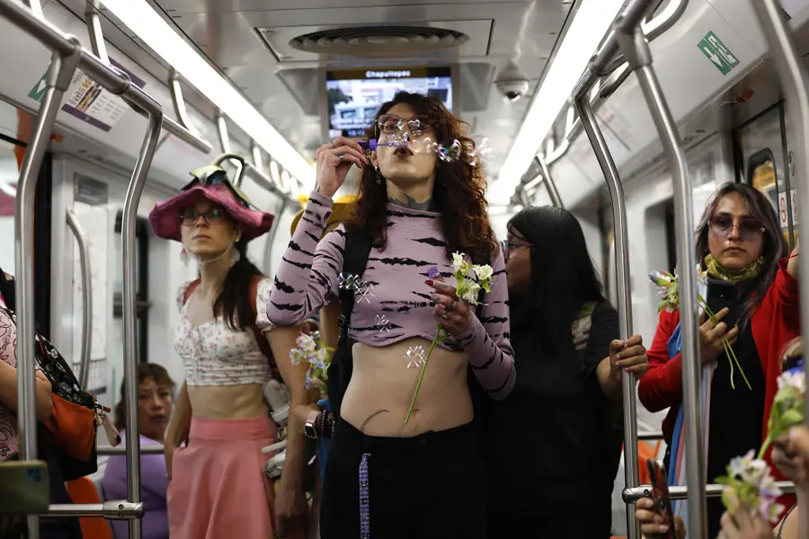 "No somos un peligro", exclaman personas trans en metro de la Ciudad de México