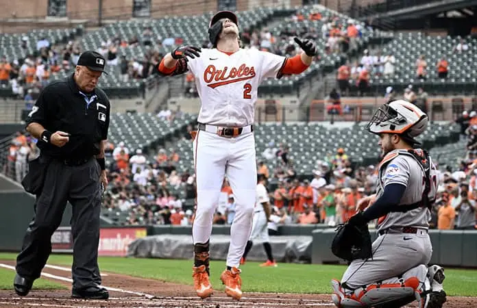 Evitan los Orioles barrida ante Astros