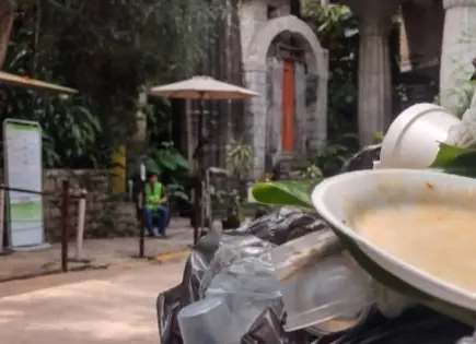 Faltan botes de basura en jardín escultórico
