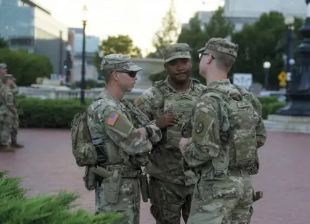 Guardia Nacional armada patrulla Washington por orden de Trump