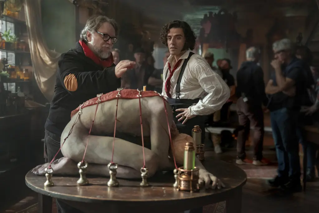 Guillermo del Toro presenta una versión emocional de Frankenstein