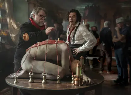 Guillermo del Toro presenta una versión emocional de Frankenstein