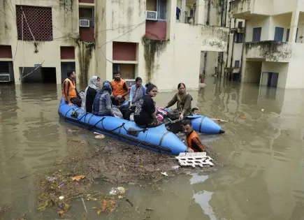 India advierte a Pakistán sobre amenaza de inundaciones