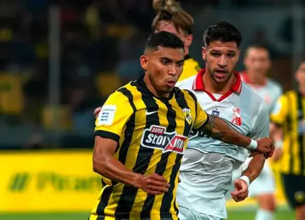 Pineda debuta con victoria en el AEK