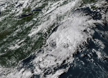 Tormenta tropical Fernand se fortalece en el Atlántico central