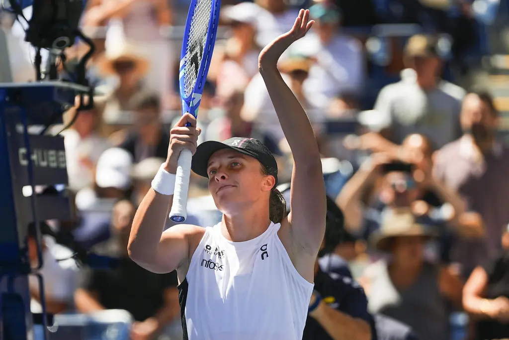 Iga Swiatek avanza sin contratiempos en el US Open