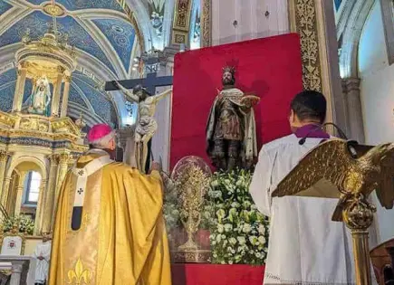 Ofrece arzobispo misa en honor a San Luis Rey