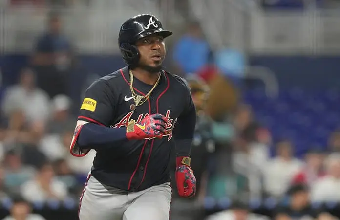Bravos anotan 9 en la 9na. y aplastan a Marlins