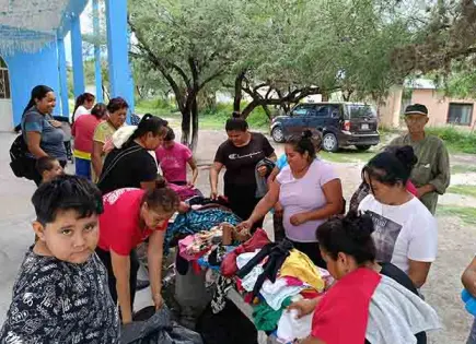 Club reparte ropa a los habitantes de S. Brígida